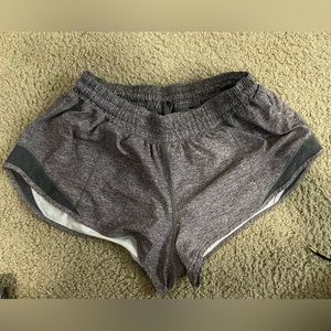 Lululemon hotty hot shorts 2.5” az 8 Grey/moonstone running workout